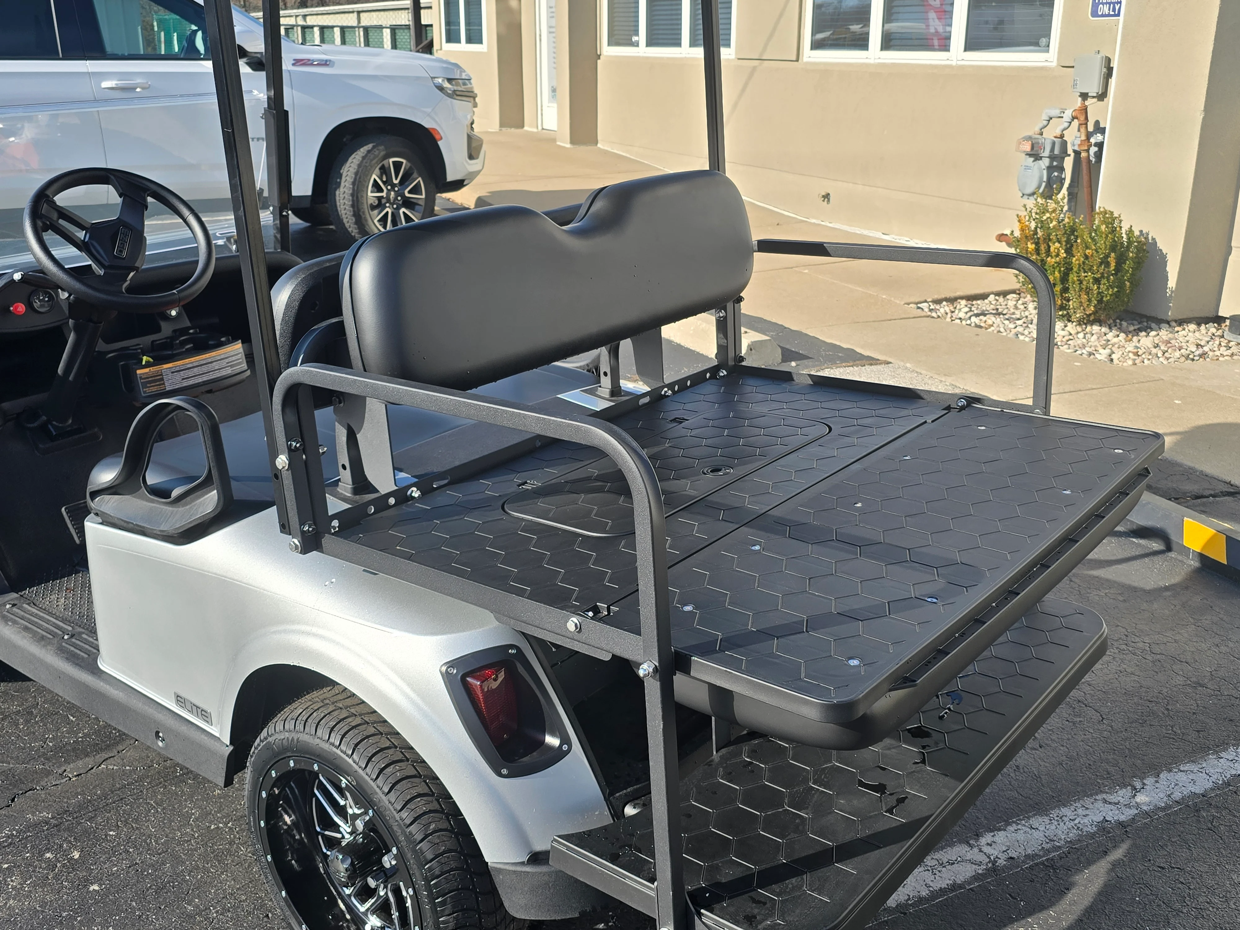2020 Pre-Owned EZGO RXV - 4 Seater - Platinum - Image 4