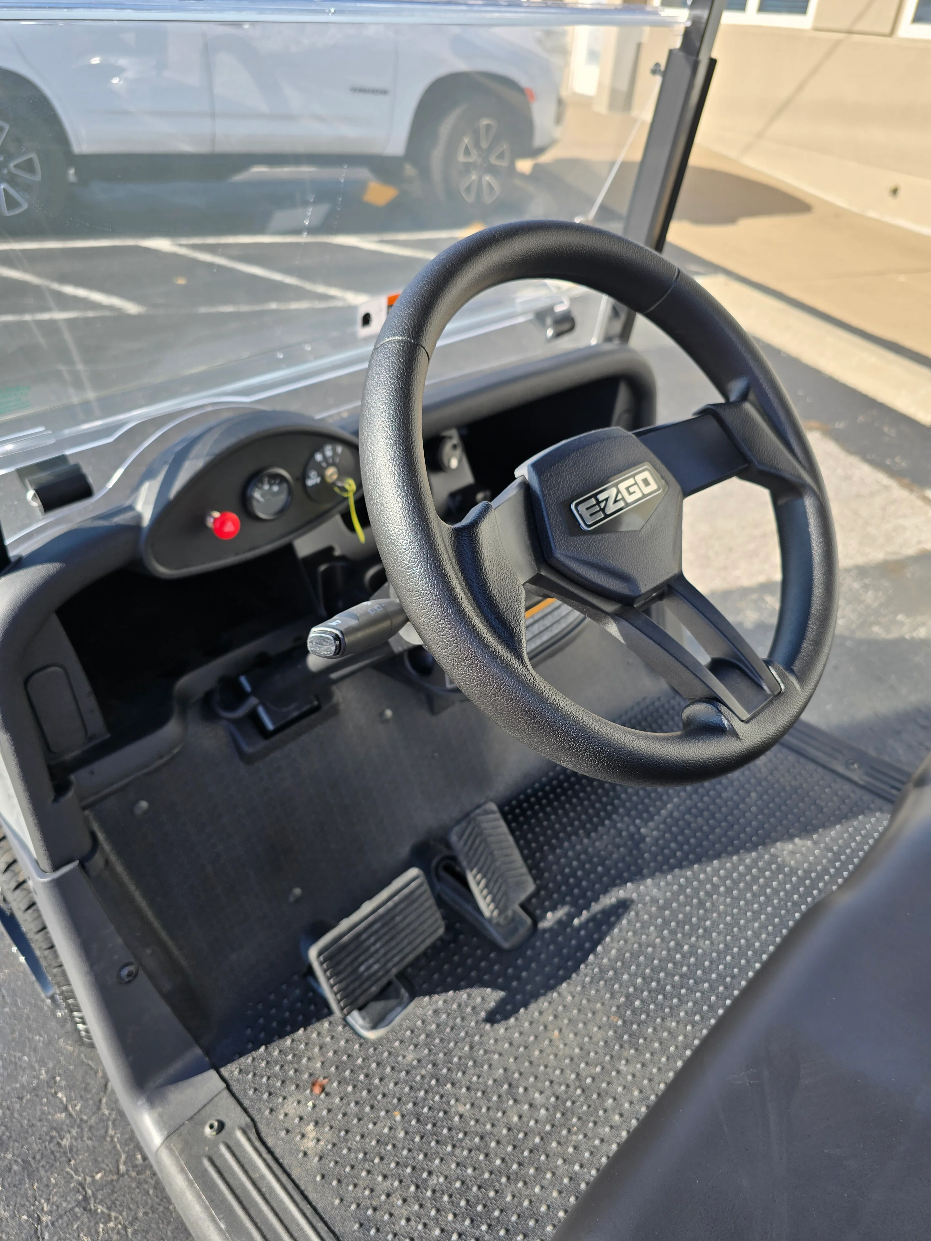 2020 Pre-Owned EZGO RXV - 4 Seater - Platinum - Image 8